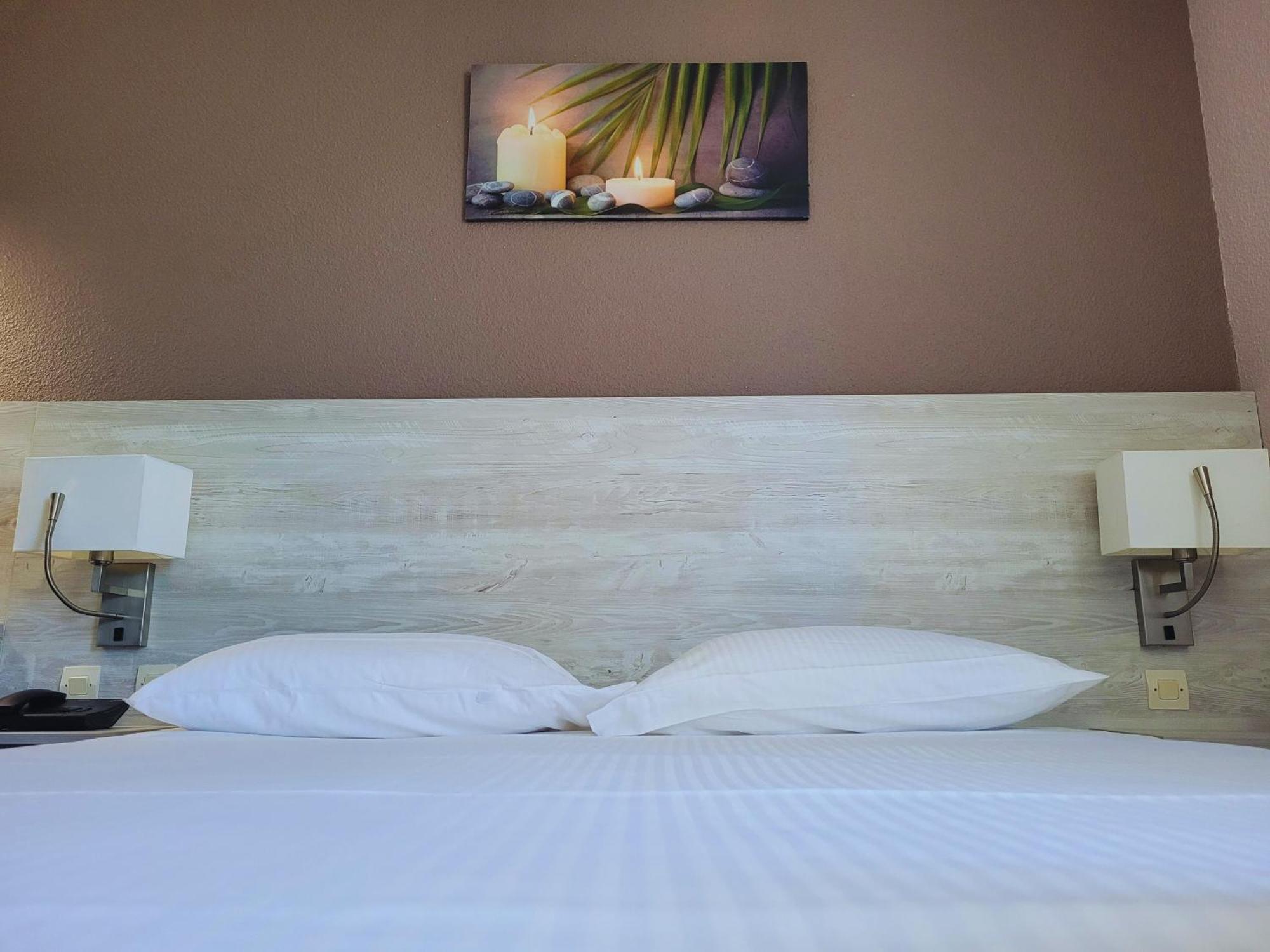 Hotel Restaurant Les Chataigniers พริวาส ภายนอก รูปภาพ