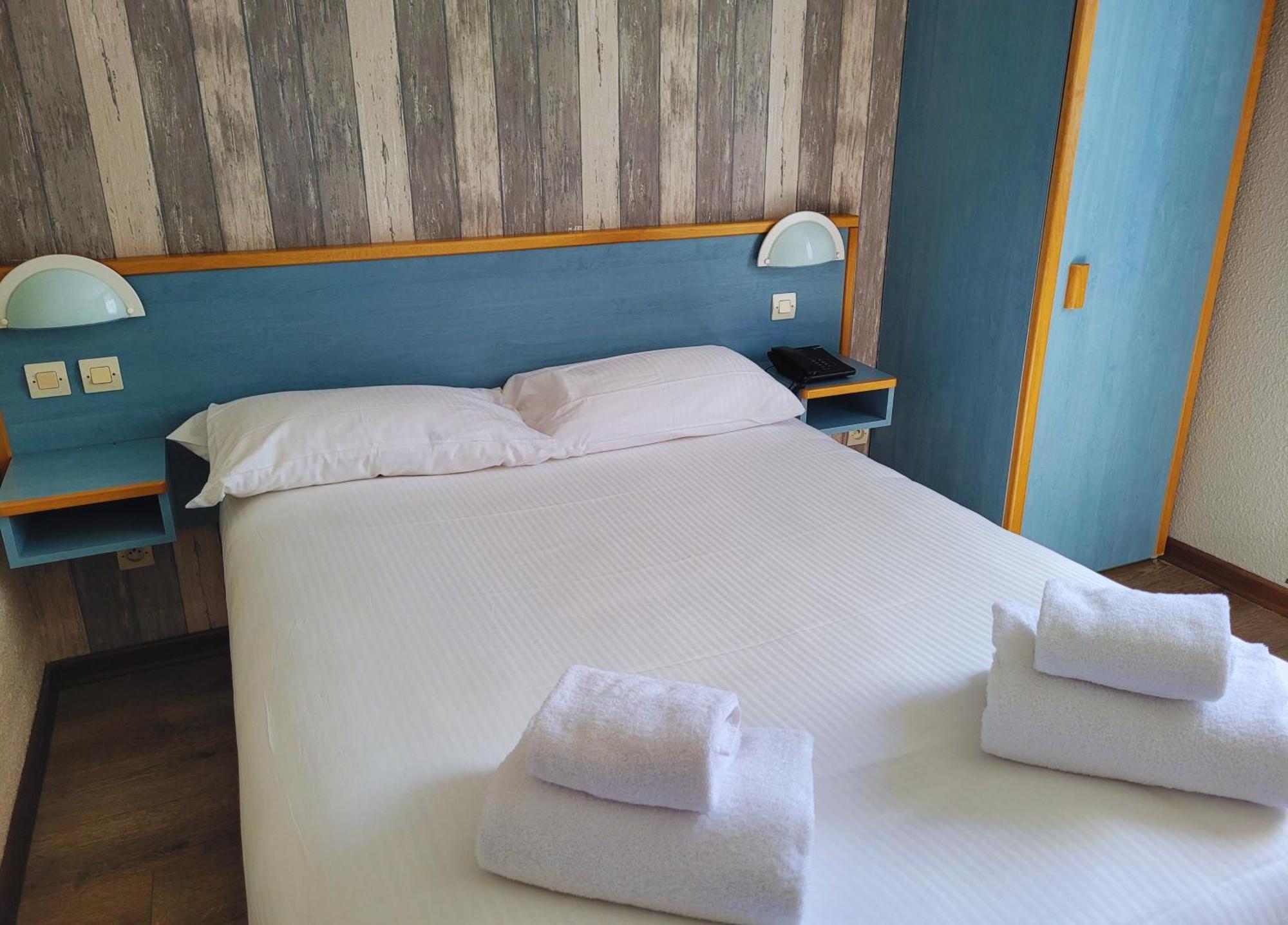 Hotel Restaurant Les Chataigniers พริวาส ภายนอก รูปภาพ