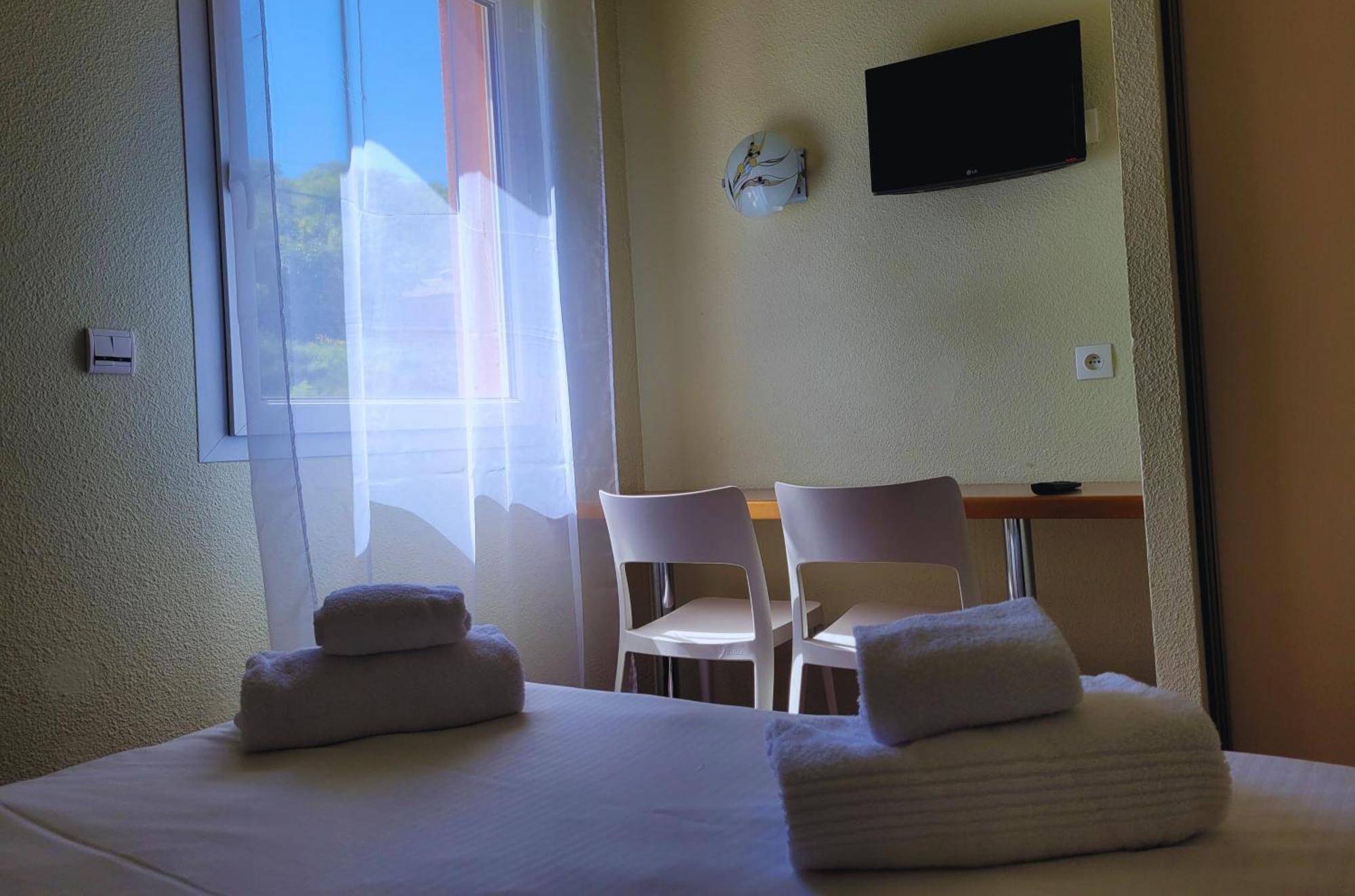 Hotel Restaurant Les Chataigniers พริวาส ภายนอก รูปภาพ