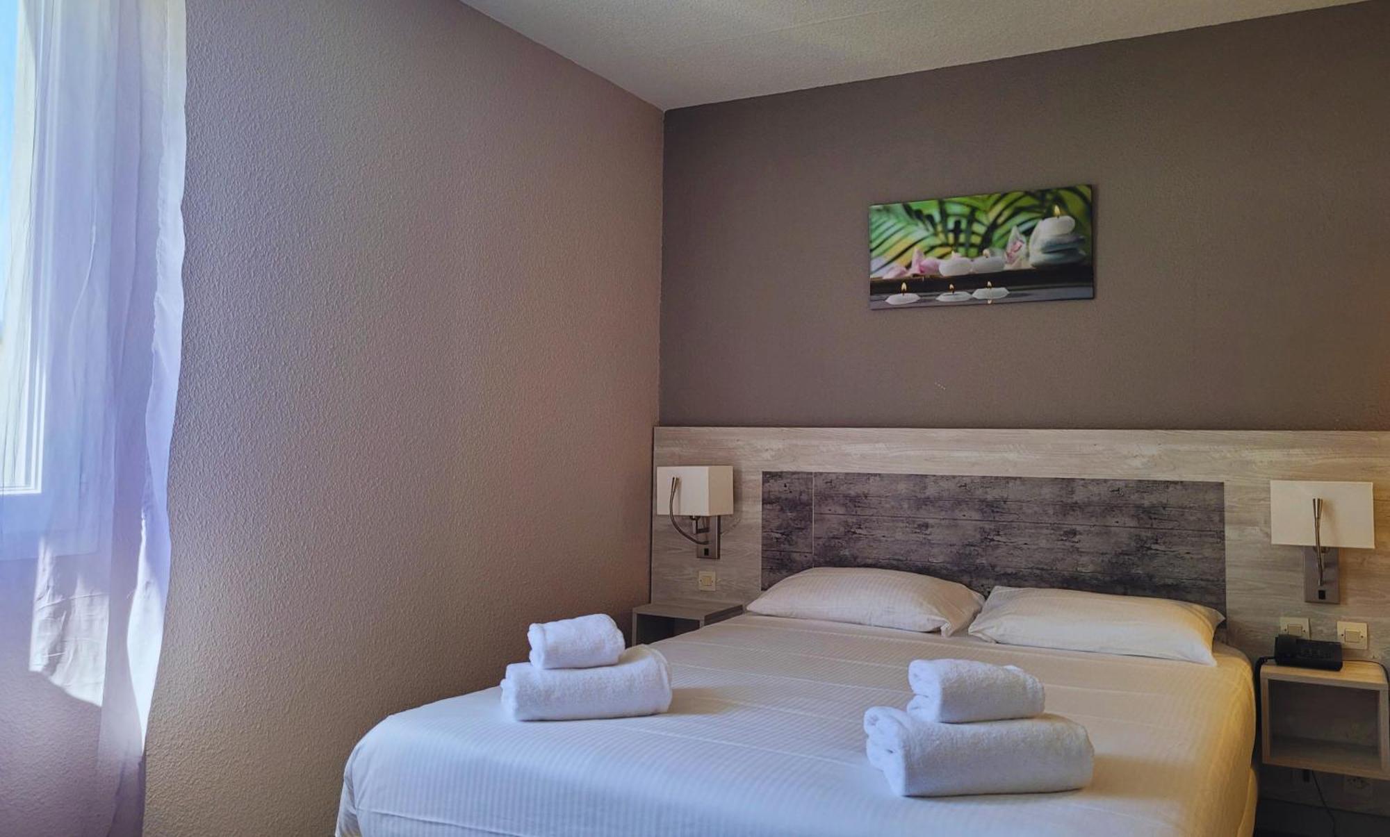 Hotel Restaurant Les Chataigniers พริวาส ภายนอก รูปภาพ