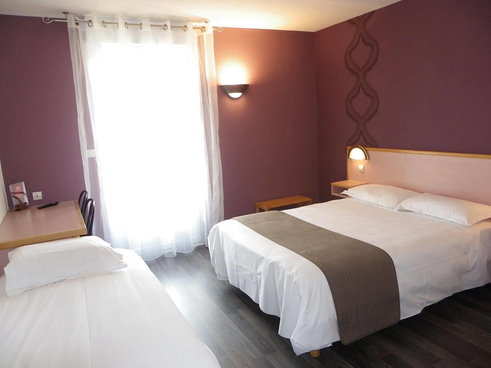 Hotel Restaurant Les Chataigniers พริวาส ภายนอก รูปภาพ