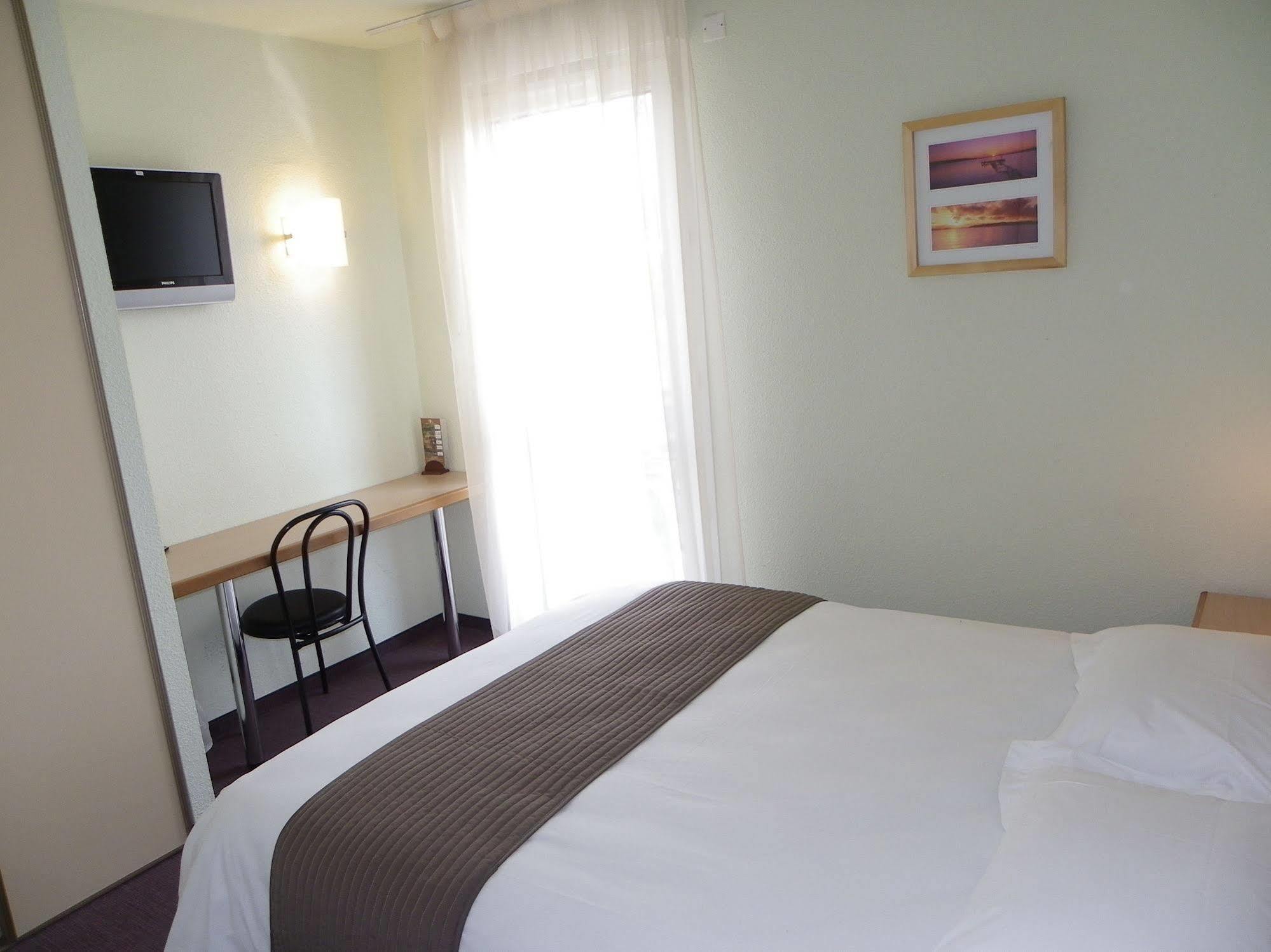 Hotel Restaurant Les Chataigniers พริวาส ภายนอก รูปภาพ