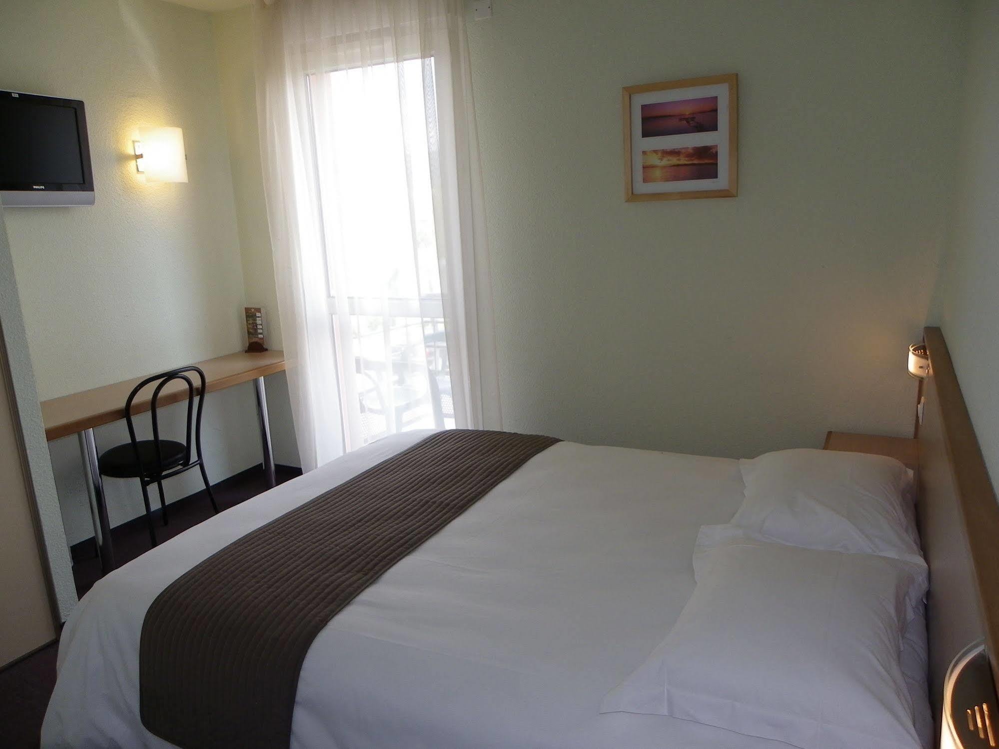 Hotel Restaurant Les Chataigniers พริวาส ภายนอก รูปภาพ