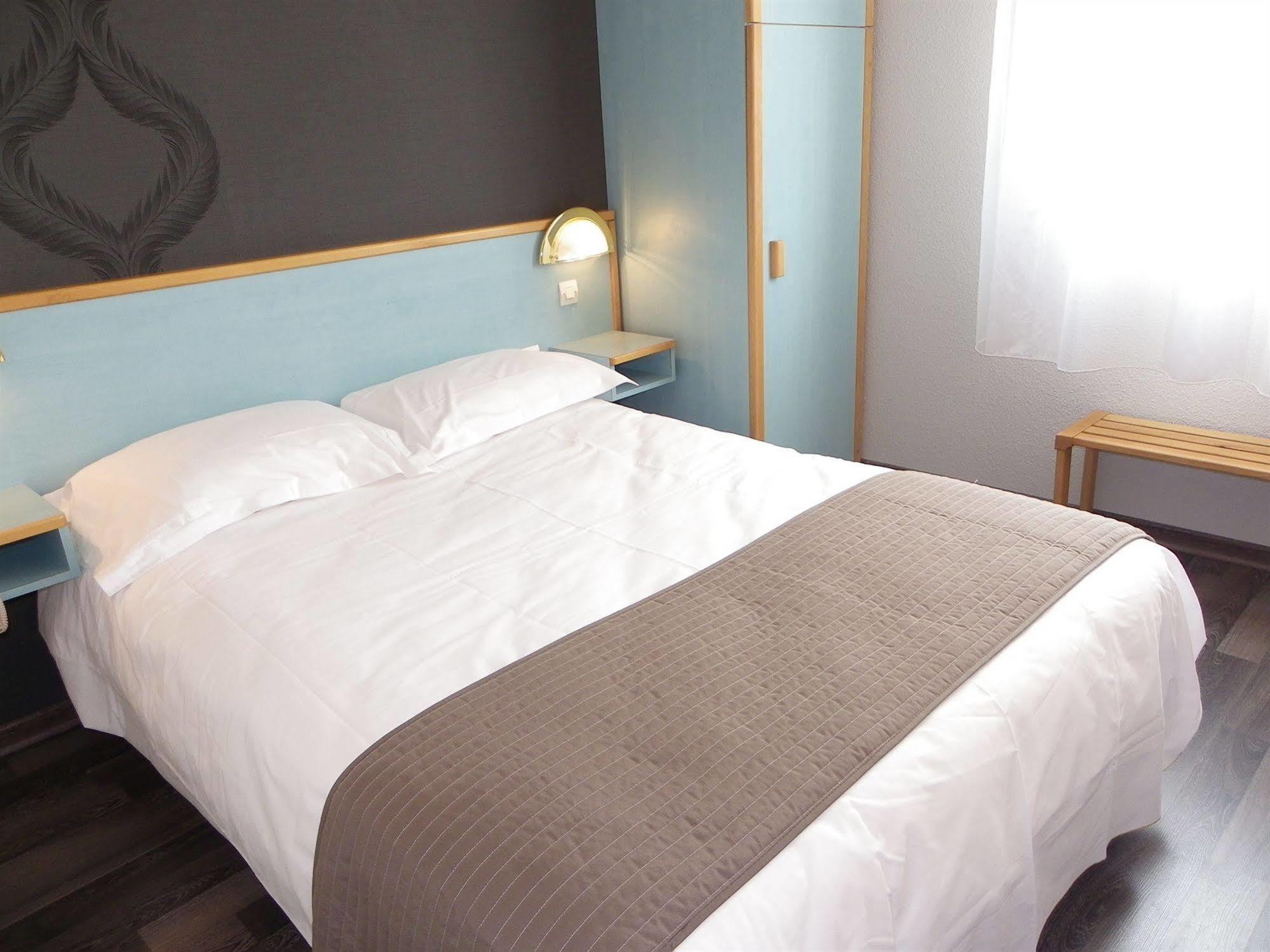 Hotel Restaurant Les Chataigniers พริวาส ภายนอก รูปภาพ